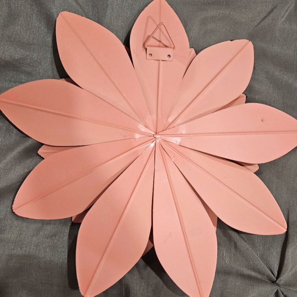 Floral metal hanging decorations